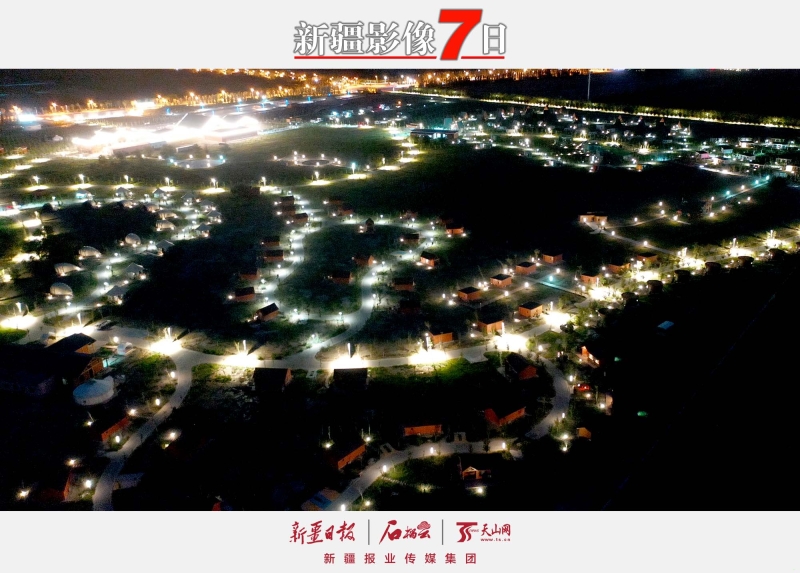 宛若銀河——   7月25日，烏爾禾國際房車露營公園夜景。進(jìn)入盛夏時(shí)節(jié)，克拉瑪依市烏爾禾區(qū)新興旅游項(xiàng)目迎來大量嘗鮮的游客。其中，烏爾禾國際房車露營公園頗為引人注目。營地內(nèi)房屋星羅棋布，日間游客可體驗(yàn)各種游樂項(xiàng)目，夜間可在“宛若銀河”的營地內(nèi)吃燒烤、看星空，感受多彩生活。石榴云/新疆日報(bào)記者 韓亮攝