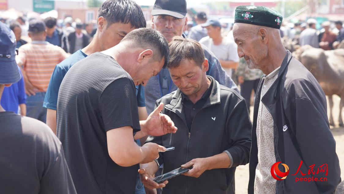 雙方正在交易。人民網(wǎng) 李龍攝